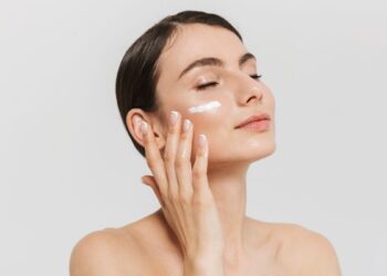7 Natural Anti-Aging Remedies To Try