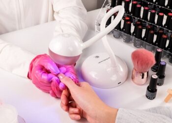 A New Nail Art Lamp to Revolutionize Your Manicure Journey