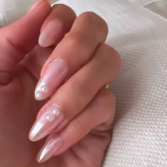 Hailey Bieber’s Pearly Nails