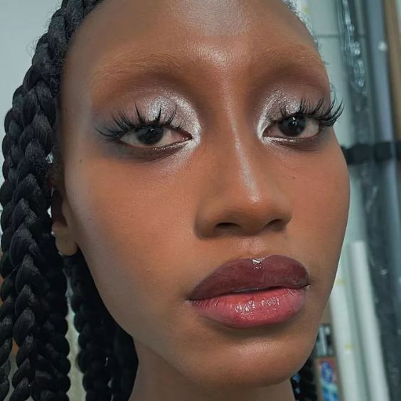 Minimalist Silver Eyeshadow Look