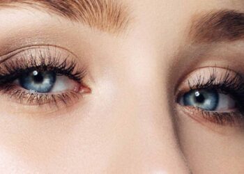 Reverse Cat Eye Lash Extensions